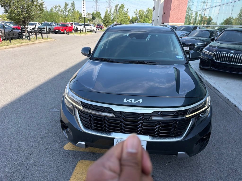 Used 2025 Kia Seltos S FWD image 2