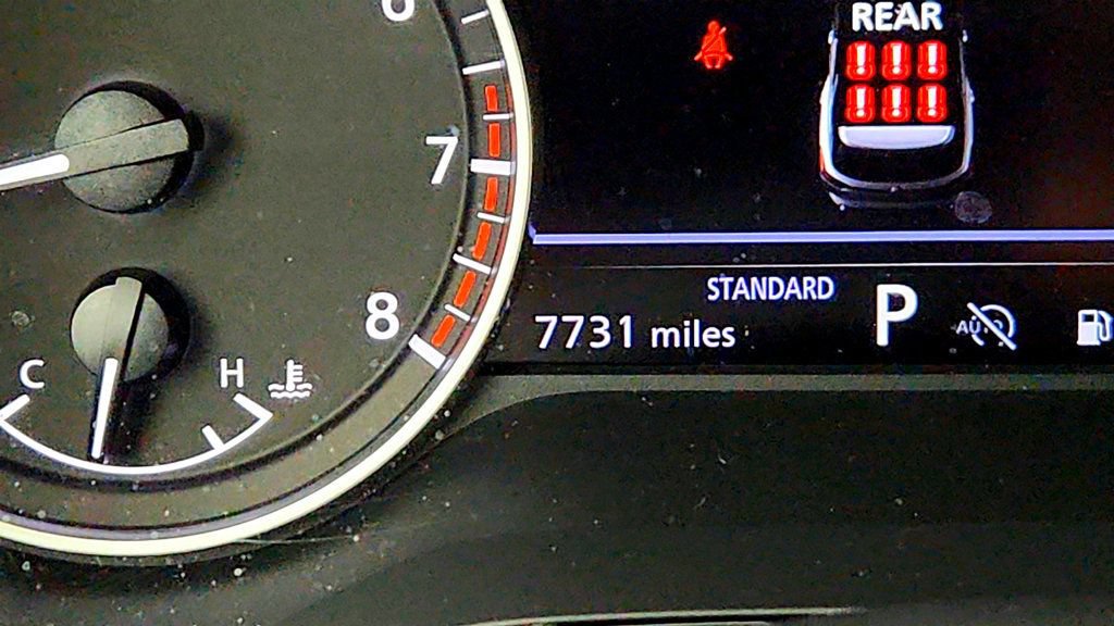 Used 2025 Nissan Pathfinder SV FWD image 14