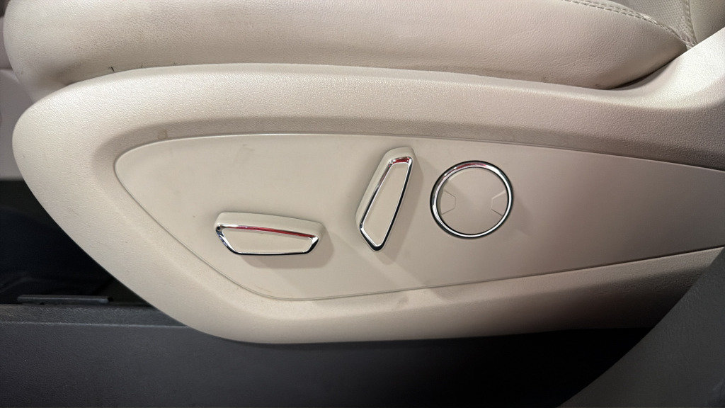 Used 2019 Lincoln Nautilus Reserve FWD image 18