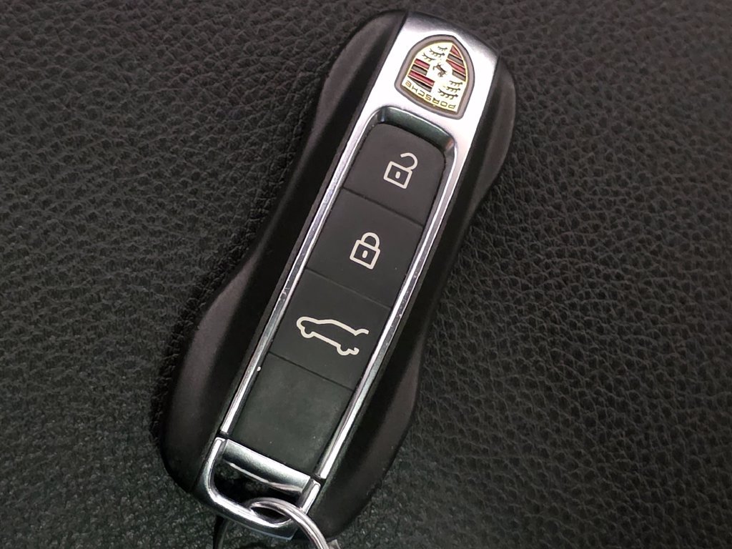 Used 2024 Porsche Cayenne w/ Premium Package AWD/4WD image 42