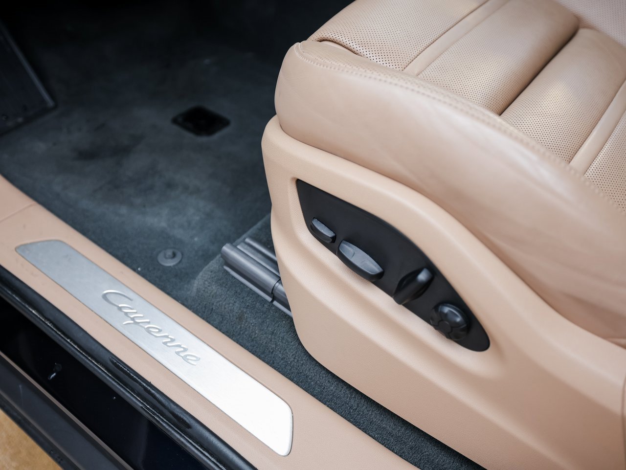 Certified 2022 Porsche Cayenne E-Hybrid image 14