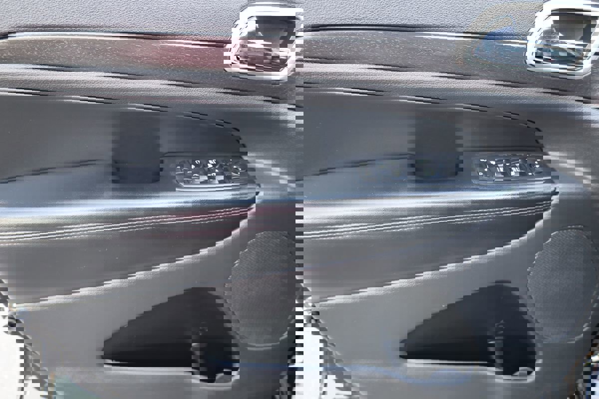 Used 2015 Jeep Grand Cherokee Altitude image 9