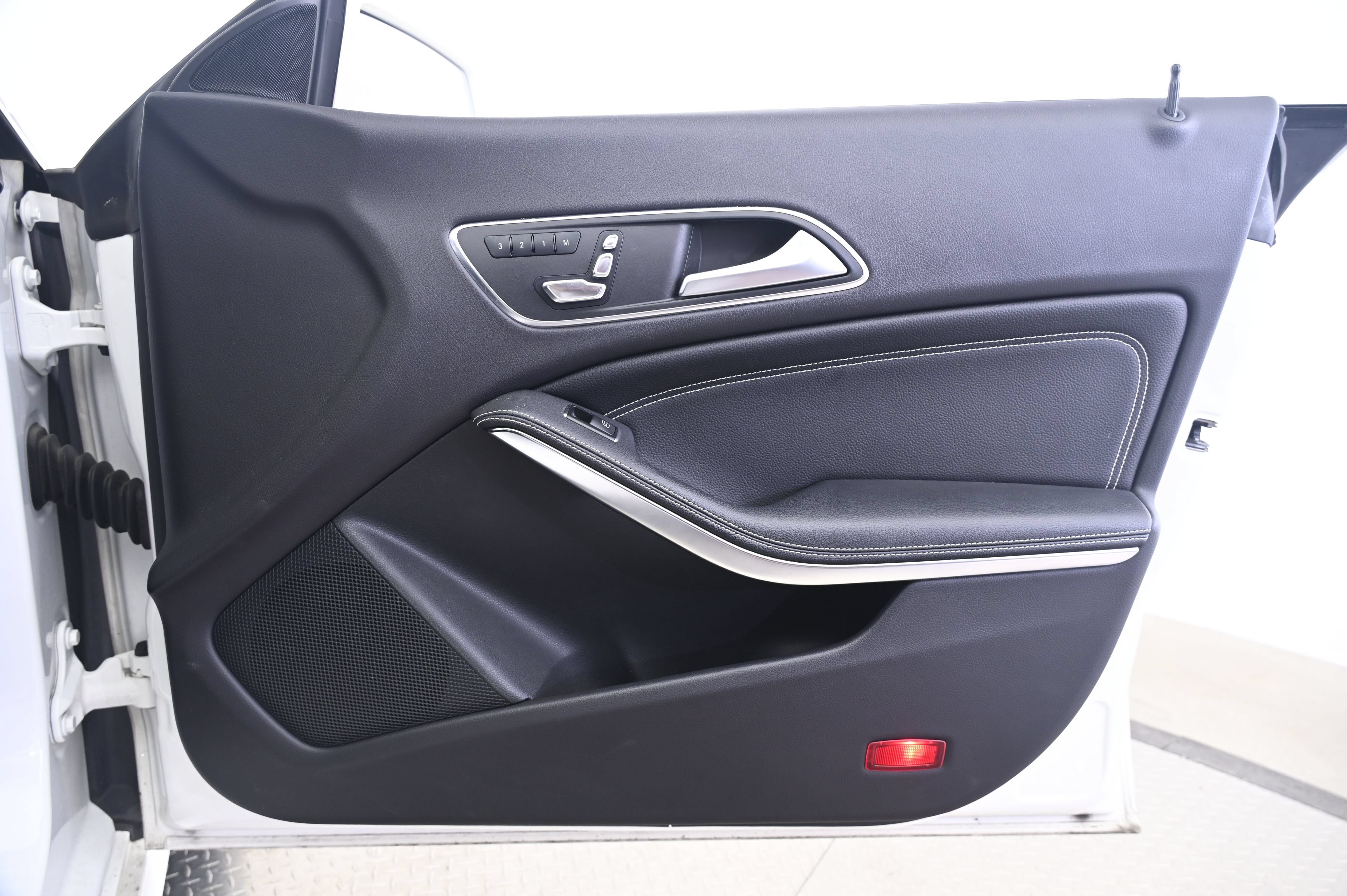 Used 2018 Mercedes-Benz CLA 250 4MATIC image 20