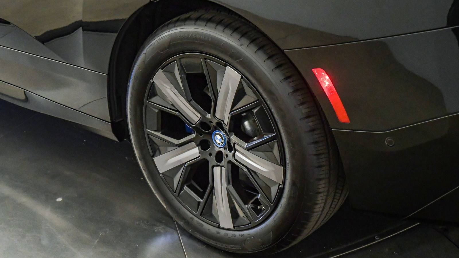 Certified 2023 BMW iX xDrive50 w/ Premium Package AWD/4WD image 11