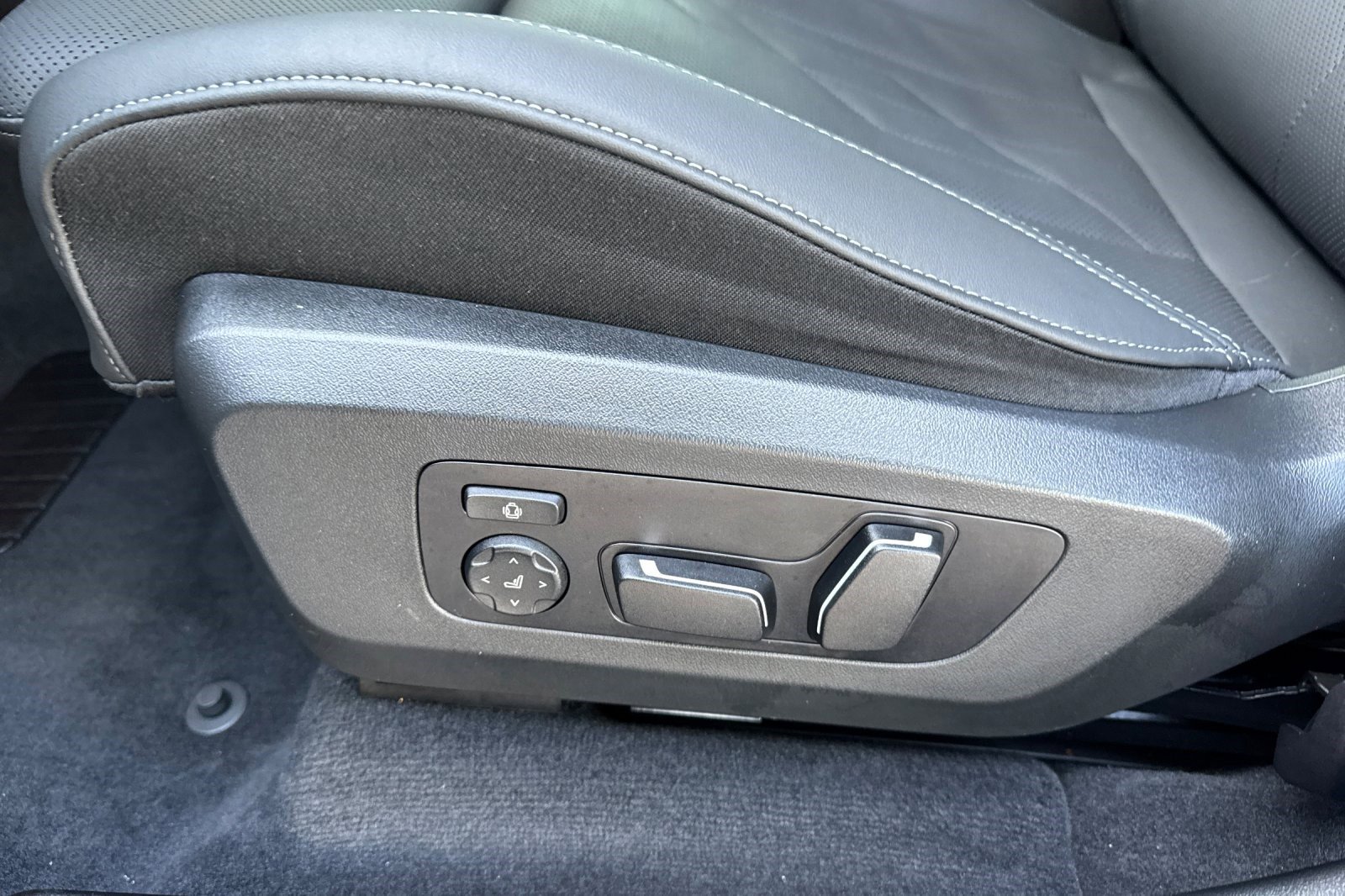 Used 2025 BMW X3 xDrive30i w/ Premium Package image 14