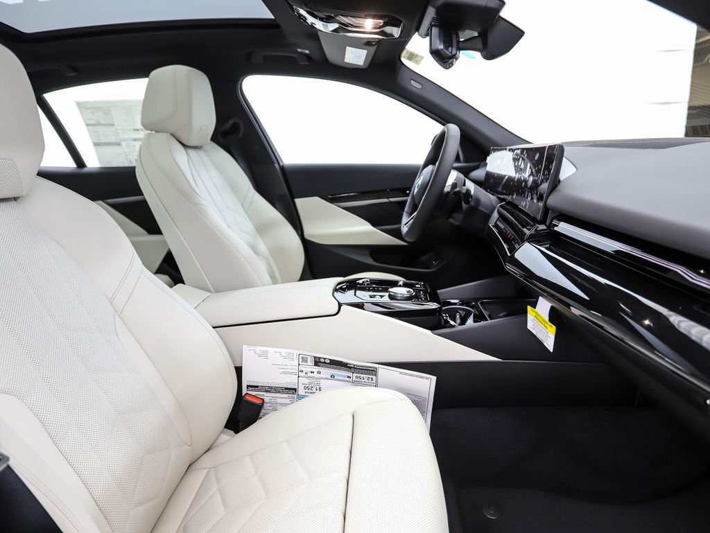 Certified 2025 BMW 530i xDrive w/ M Sport Package image 30