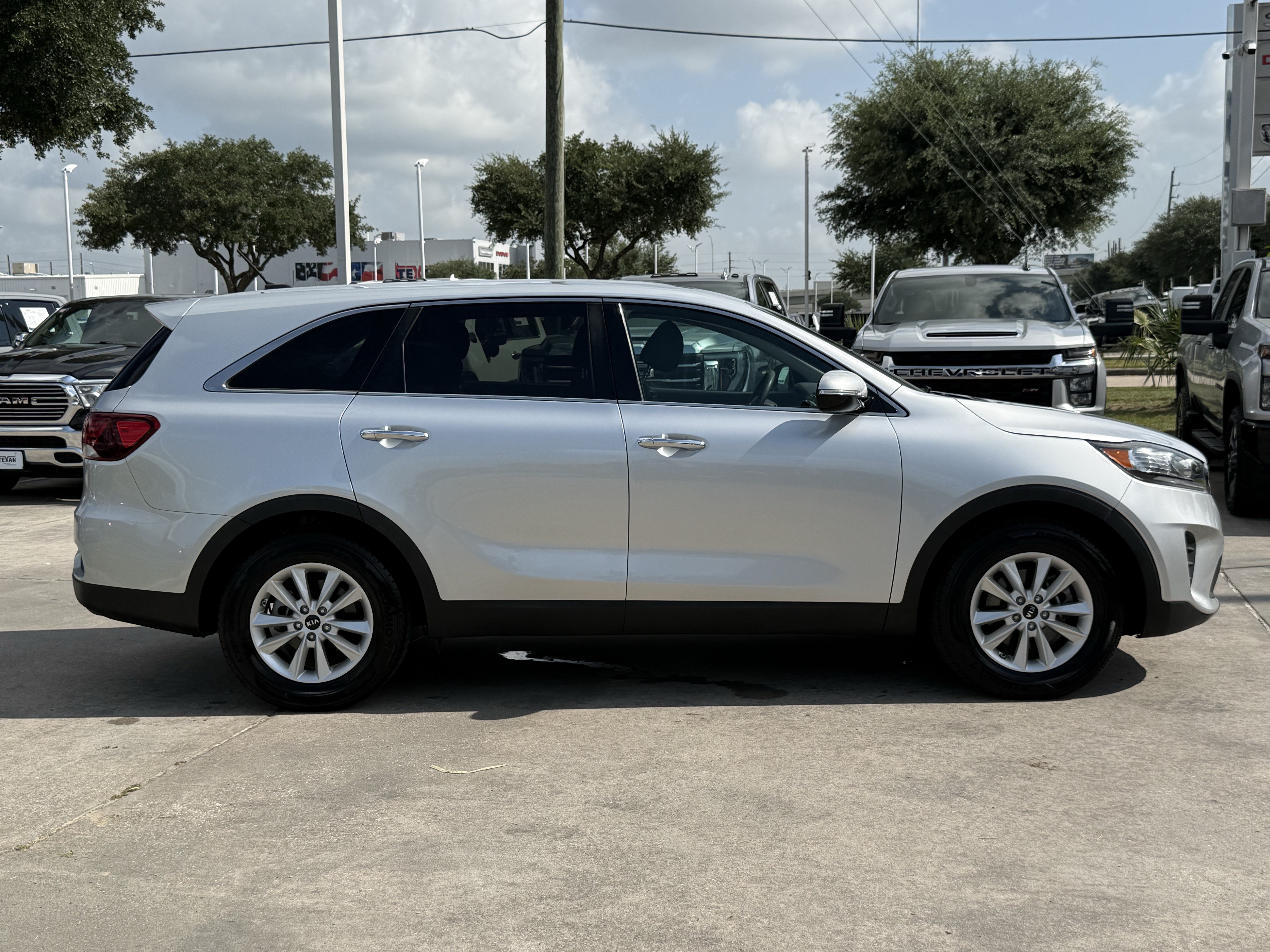Used 2020 Kia Sorento FWD V6 image 3