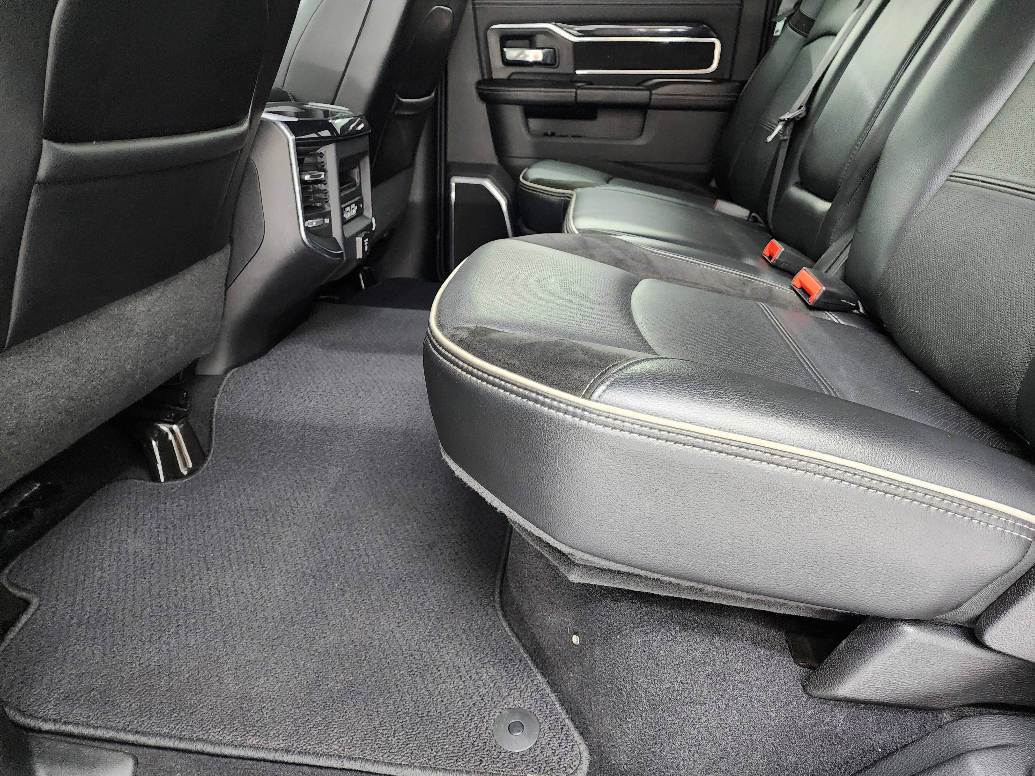 Used 2020 RAM 2500 Laramie image 9