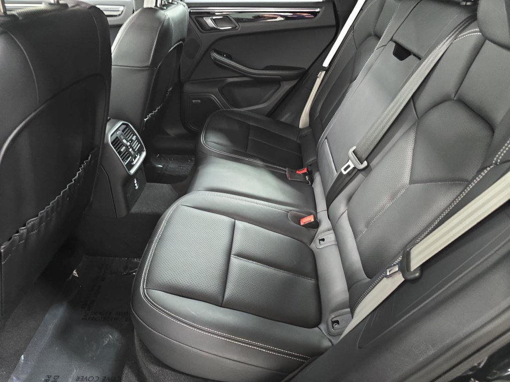 Certified 2025 Porsche Macan Turbo AWD/4WD image 24