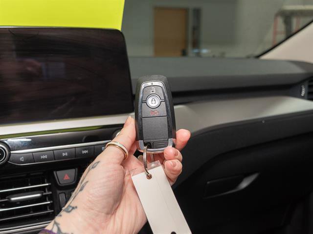 Used 2020 Ford Escape SE image 16