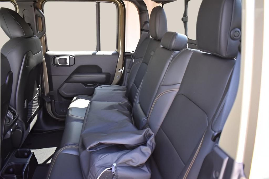 Used 2025 Jeep Gladiator Sport AWD/4WD image 15