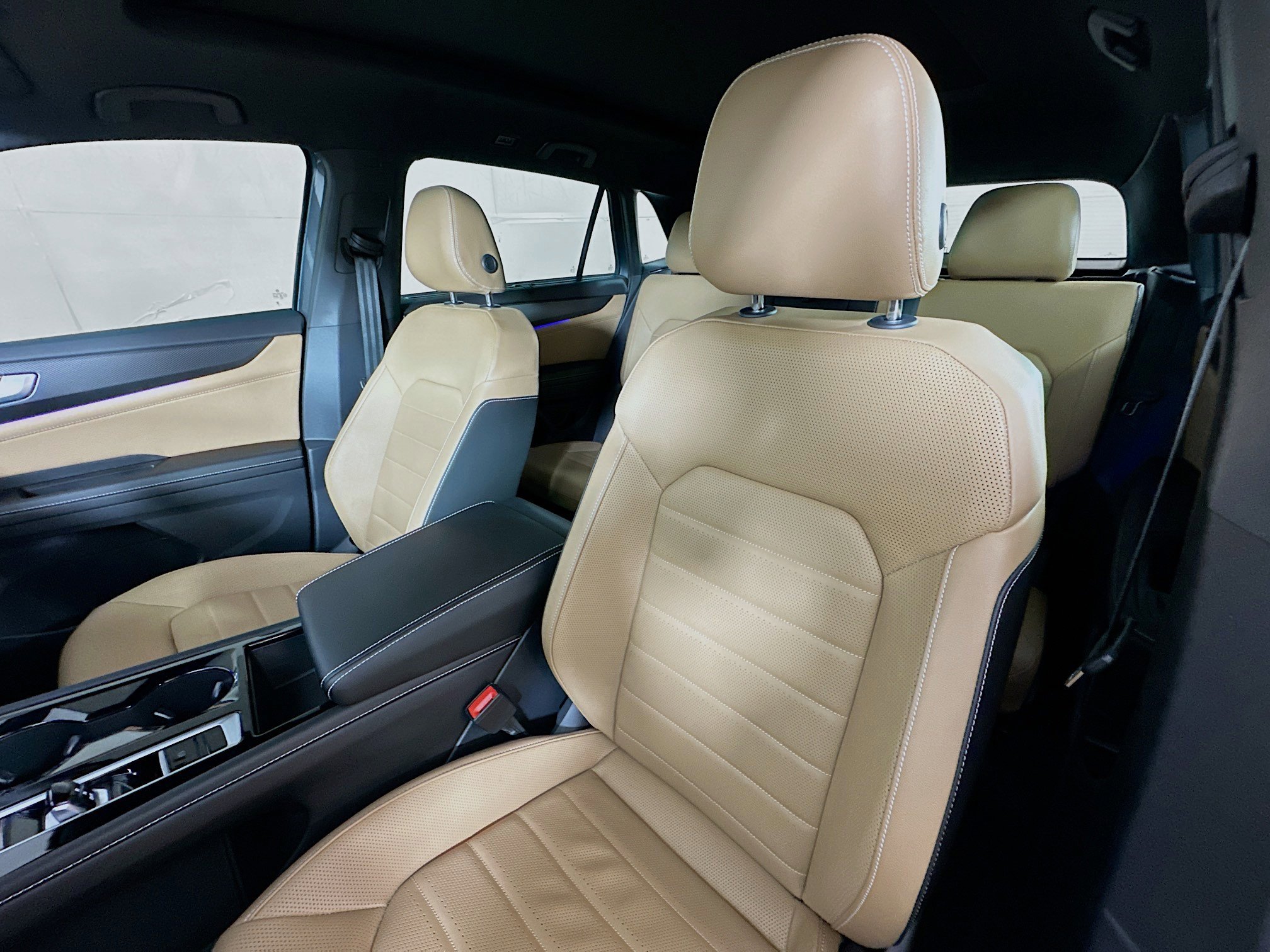 Used 2025 Volkswagen Atlas Cross Sport SEL R-Line image 20