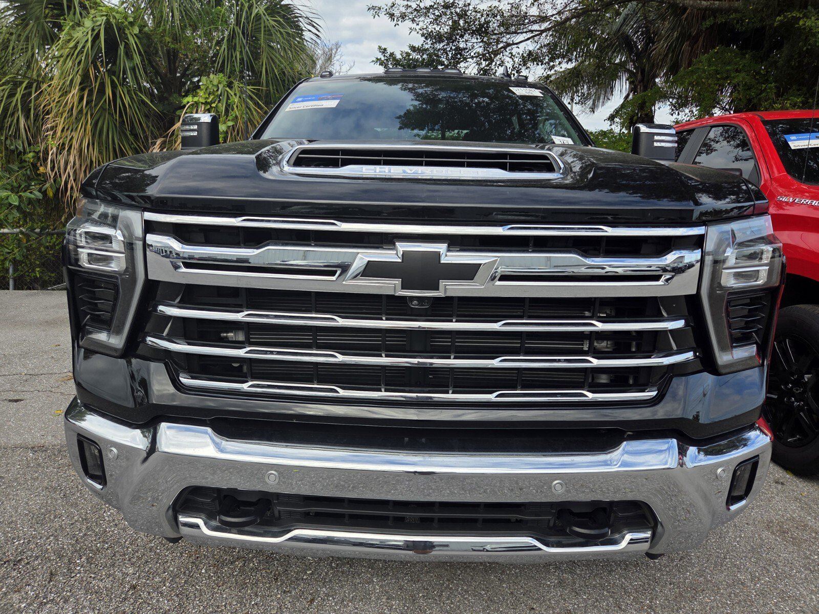 Used 2025 Chevrolet Silverado 2500 LTZ w/ LTZ Premium Package AWD/4WD image 2