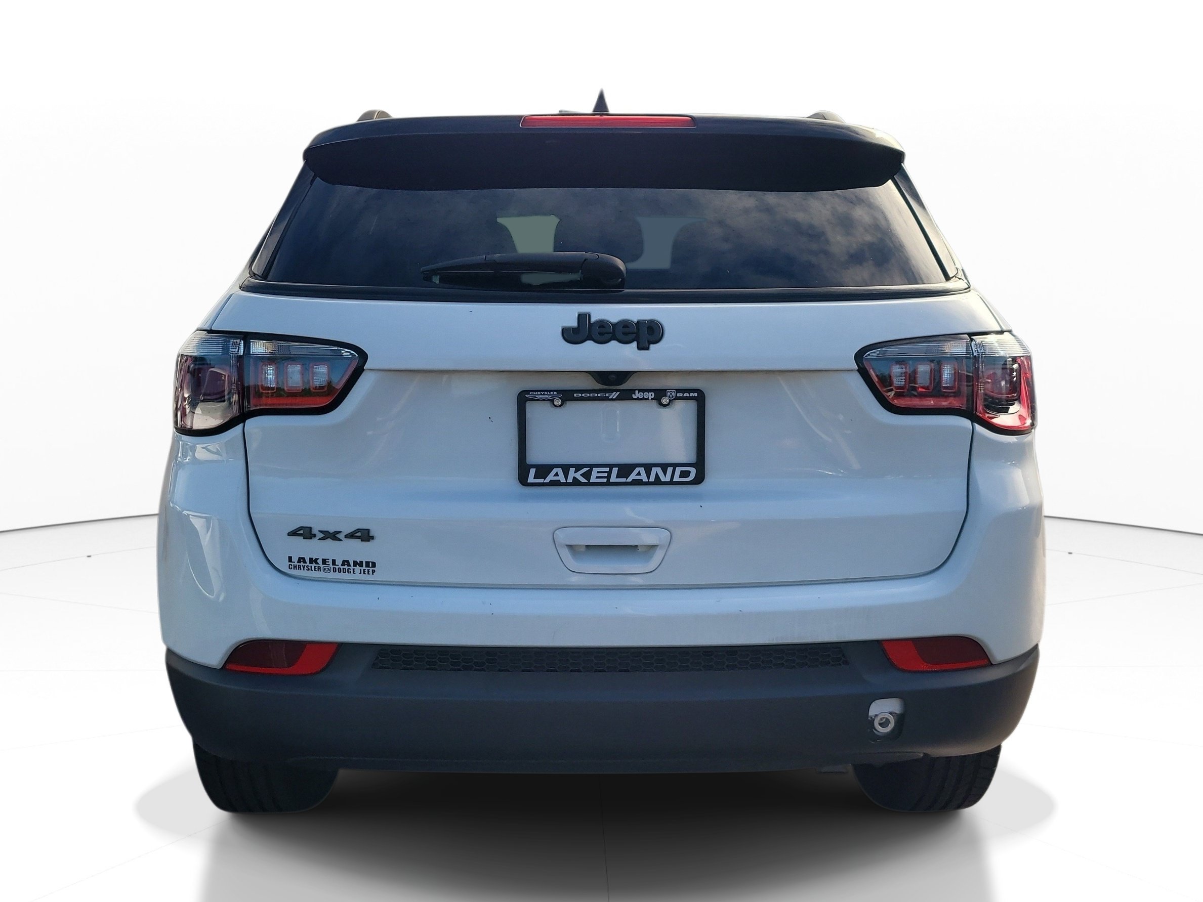 Used 2024 Jeep Compass Latitude w/ Convenience Group AWD/4WD image 5