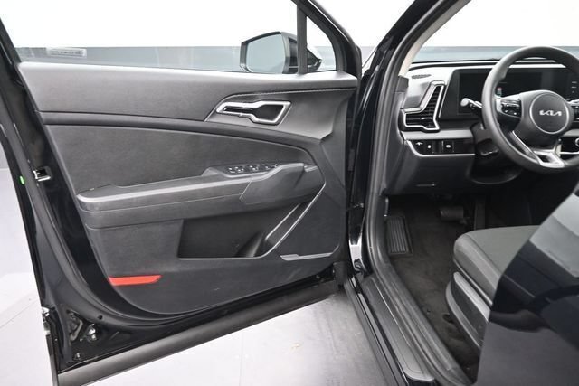 Used 2025 Kia Sportage LX AWD/4WD image 16