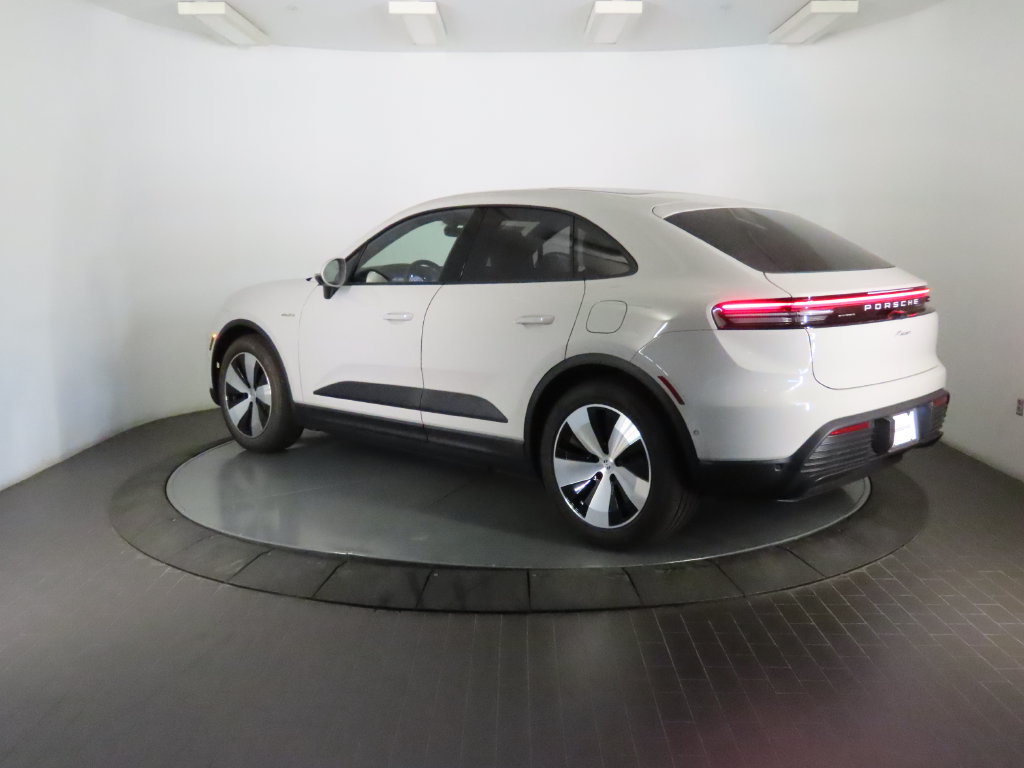 New 2026 Porsche Macan Electric RWD image 3