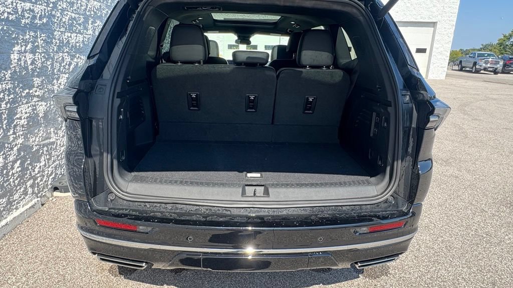 Used 2025 Buick Enclave Avenir w/ LPO, Floor Liner Package FWD image 5