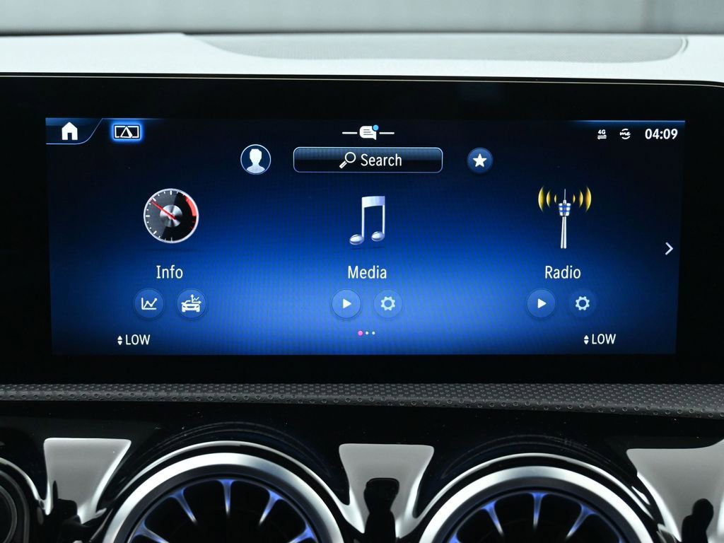 Used 2025 Mercedes-Benz CLA 250 image 33