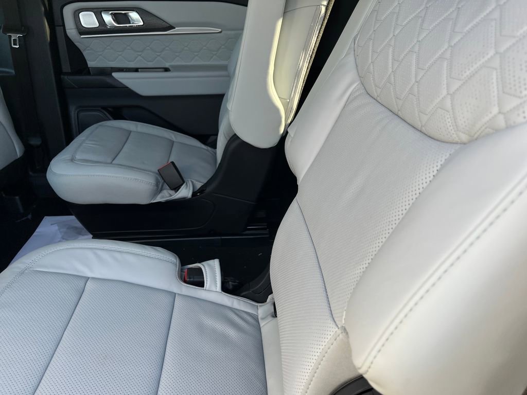 New 2026 Ford Explorer Platinum w/ LUX Leather Package image 21