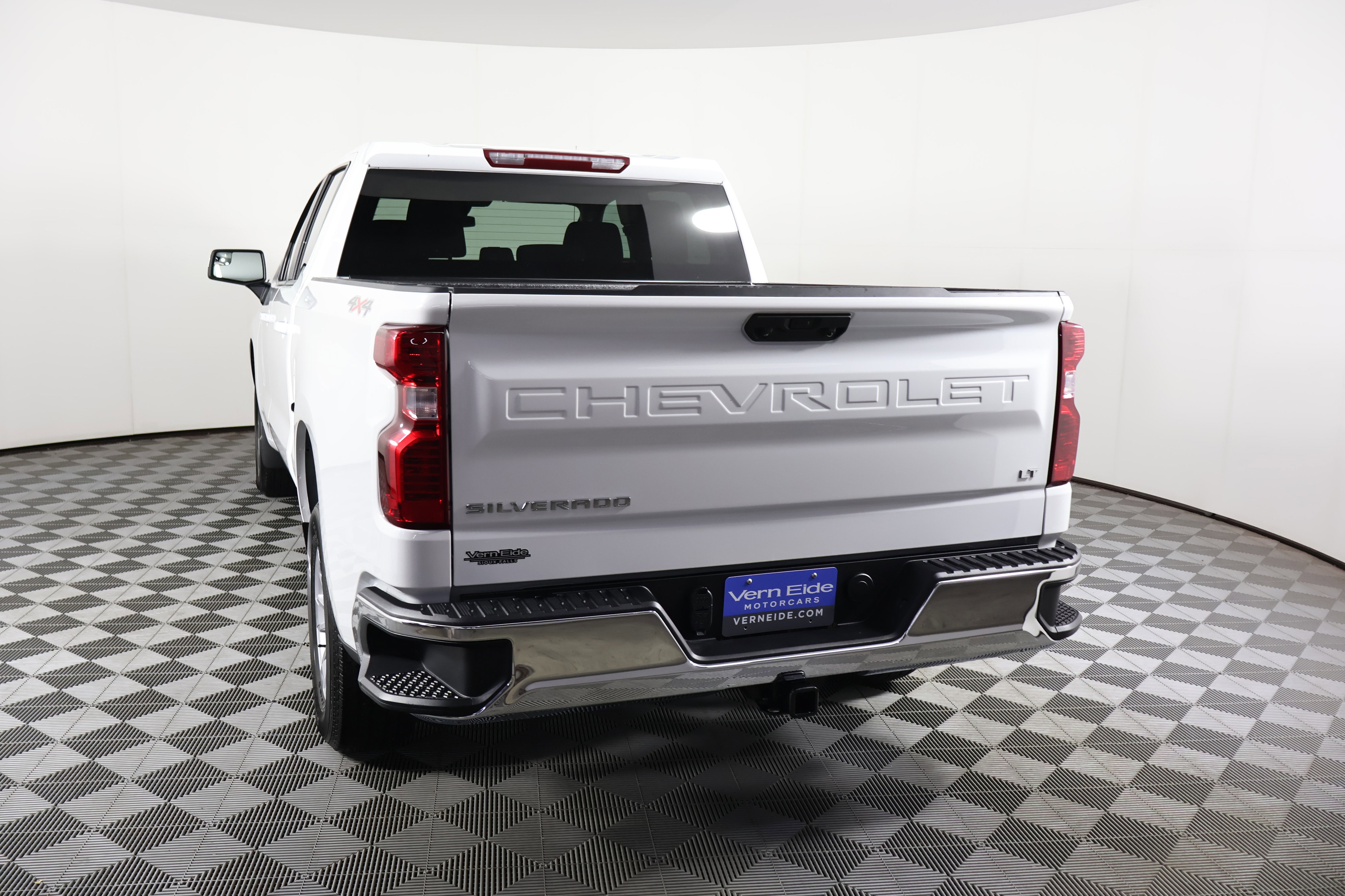 Used 2025 Chevrolet Silverado 1500 LT image 7