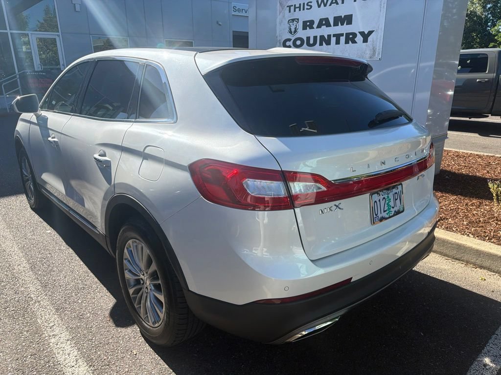 Used 2016 Lincoln MKX Select w/ Select Plus Package AWD/4WD image 4