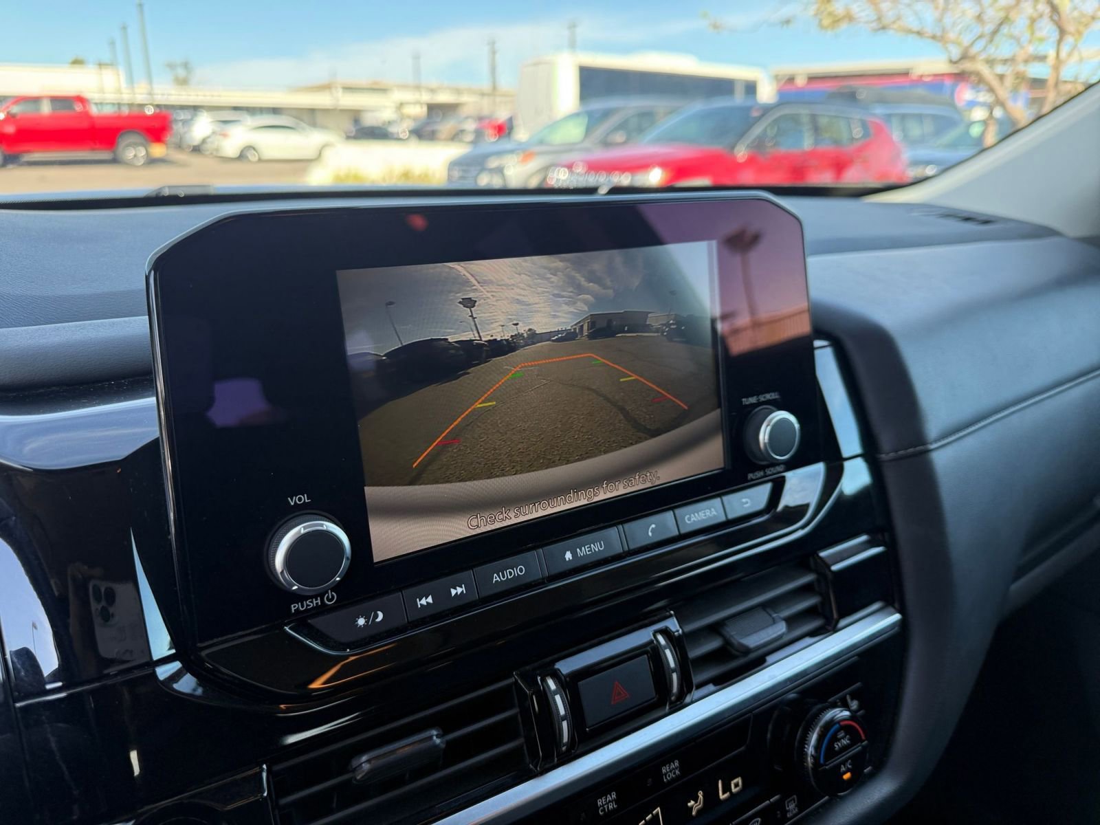 Used 2025 Nissan Pathfinder SV image 27