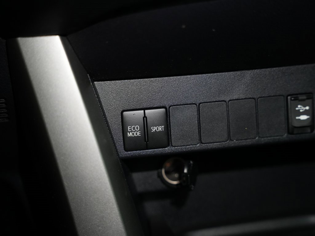 Used 2017 Toyota RAV4 XLE image 28