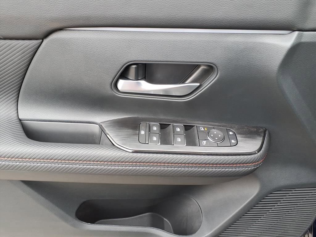 New 2025 Nissan Kicks SR AWD/4WD image 6