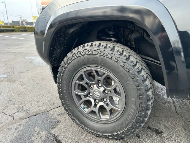 Used 2018 Toyota Tacoma SR5 image 17