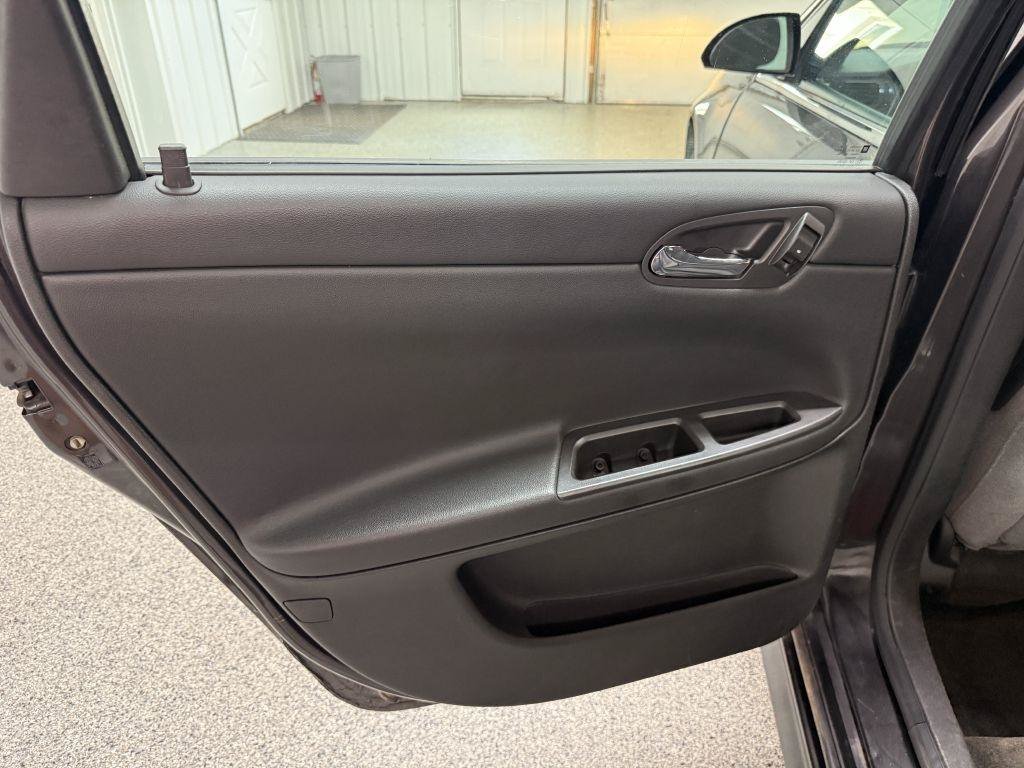 Used 2009 Chevrolet Impala LT FWD image 18