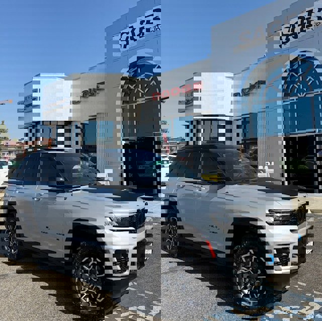 New 2024 Jeep Grand Cherokee Trailhawk w/ Luxury Tech Group III