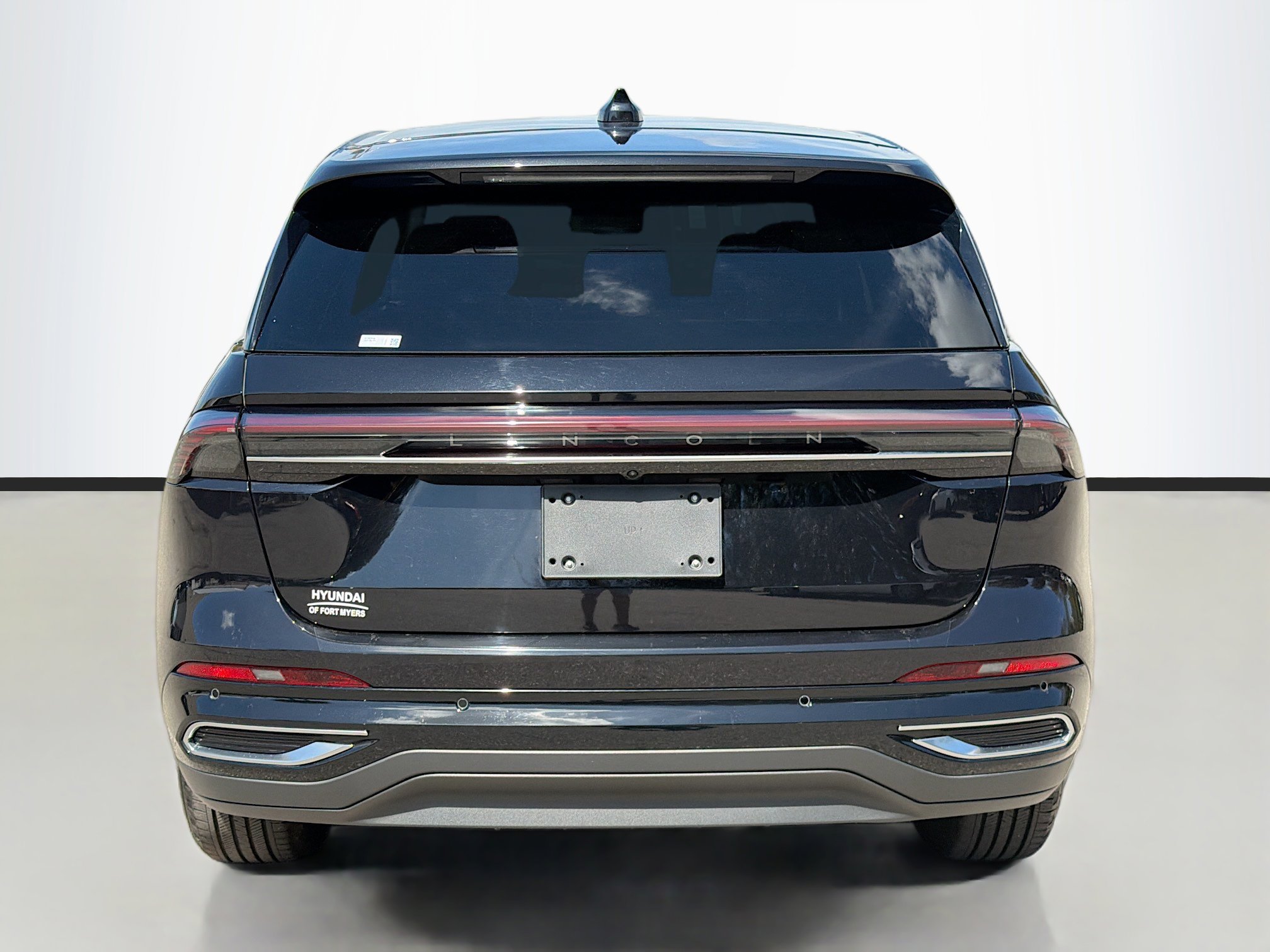 Used 2025 Lincoln Nautilus Premier w/ Equipment Group 102A image 4