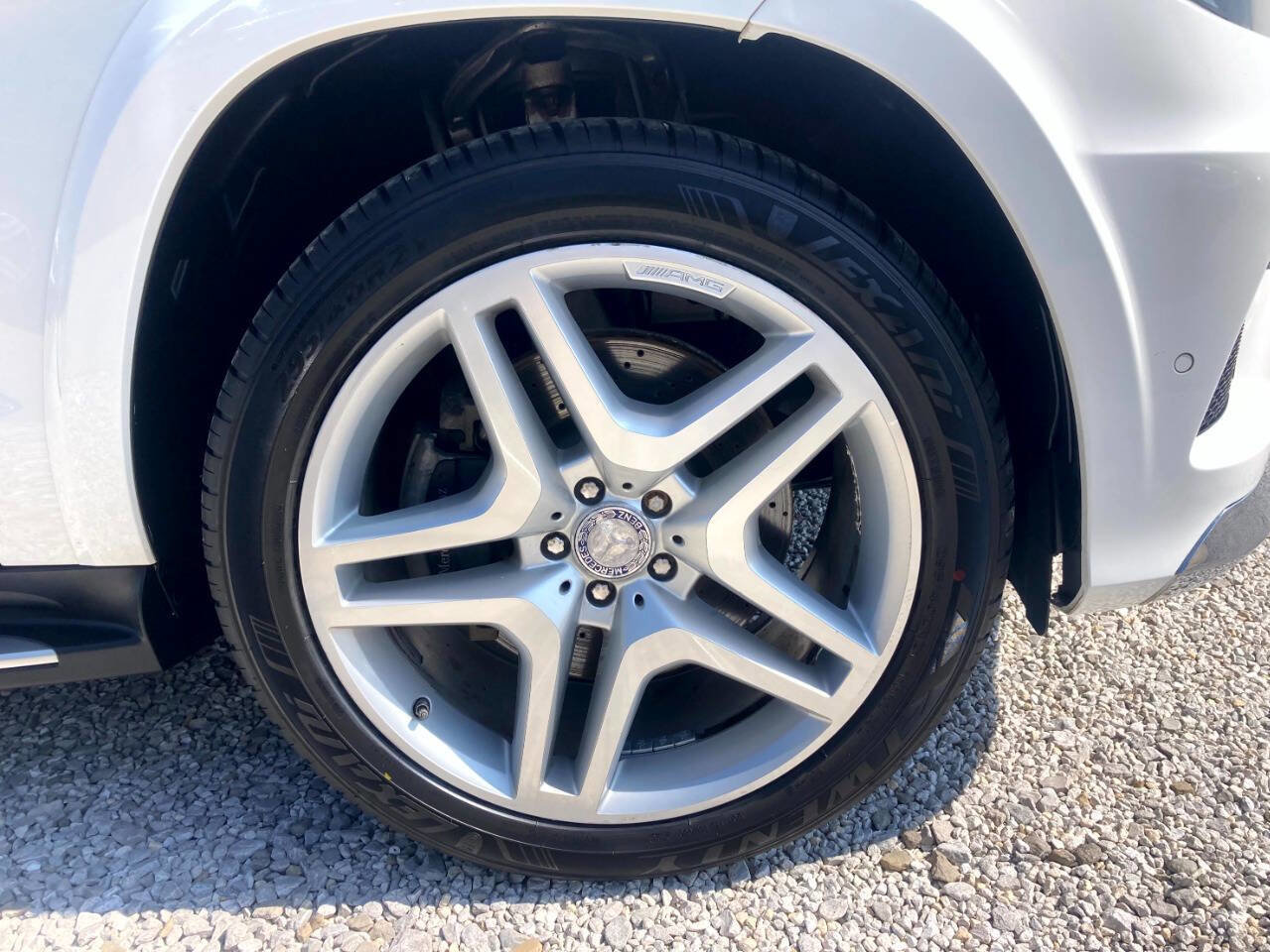 Used 2015 Mercedes-Benz GL 550 4MATIC image 17