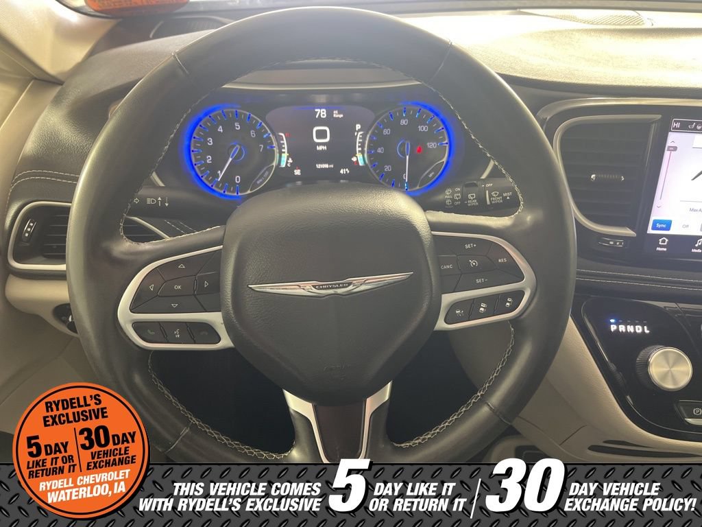 Used 2023 Chrysler Pacifica Touring-L image 24