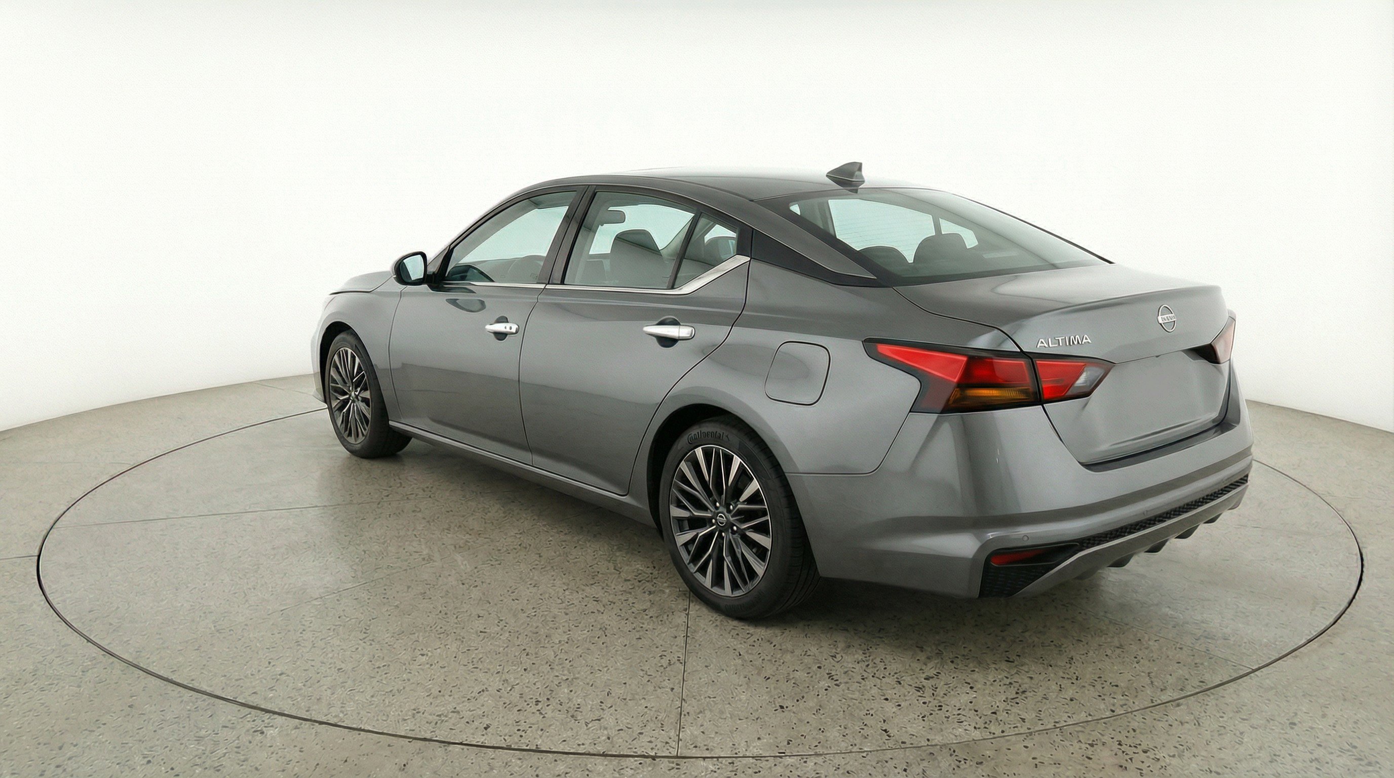 Used 2025 Nissan Altima 2.5 SV FWD image 6
