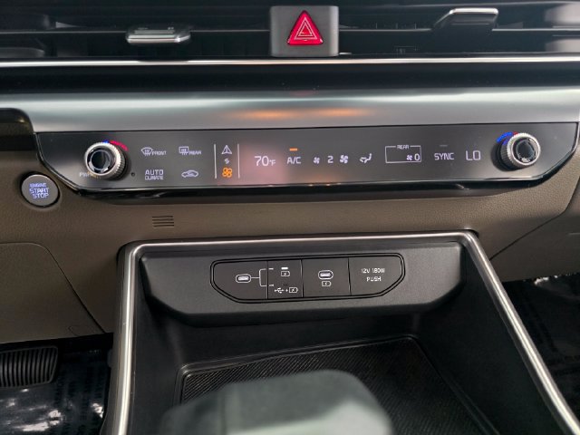 Used 2025 Kia Carnival FWD image 23