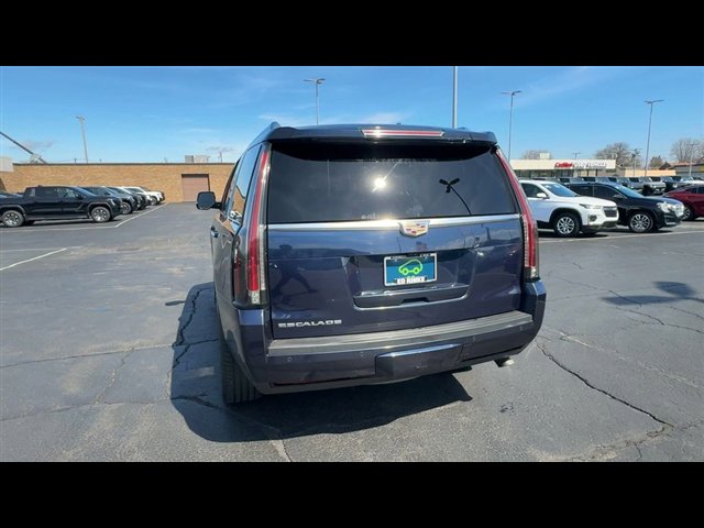 Used 2017 Cadillac Escalade Luxury image 7