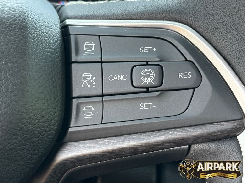 New 2026 Jeep Grand Cherokee Altitude AWD/4WD image 21