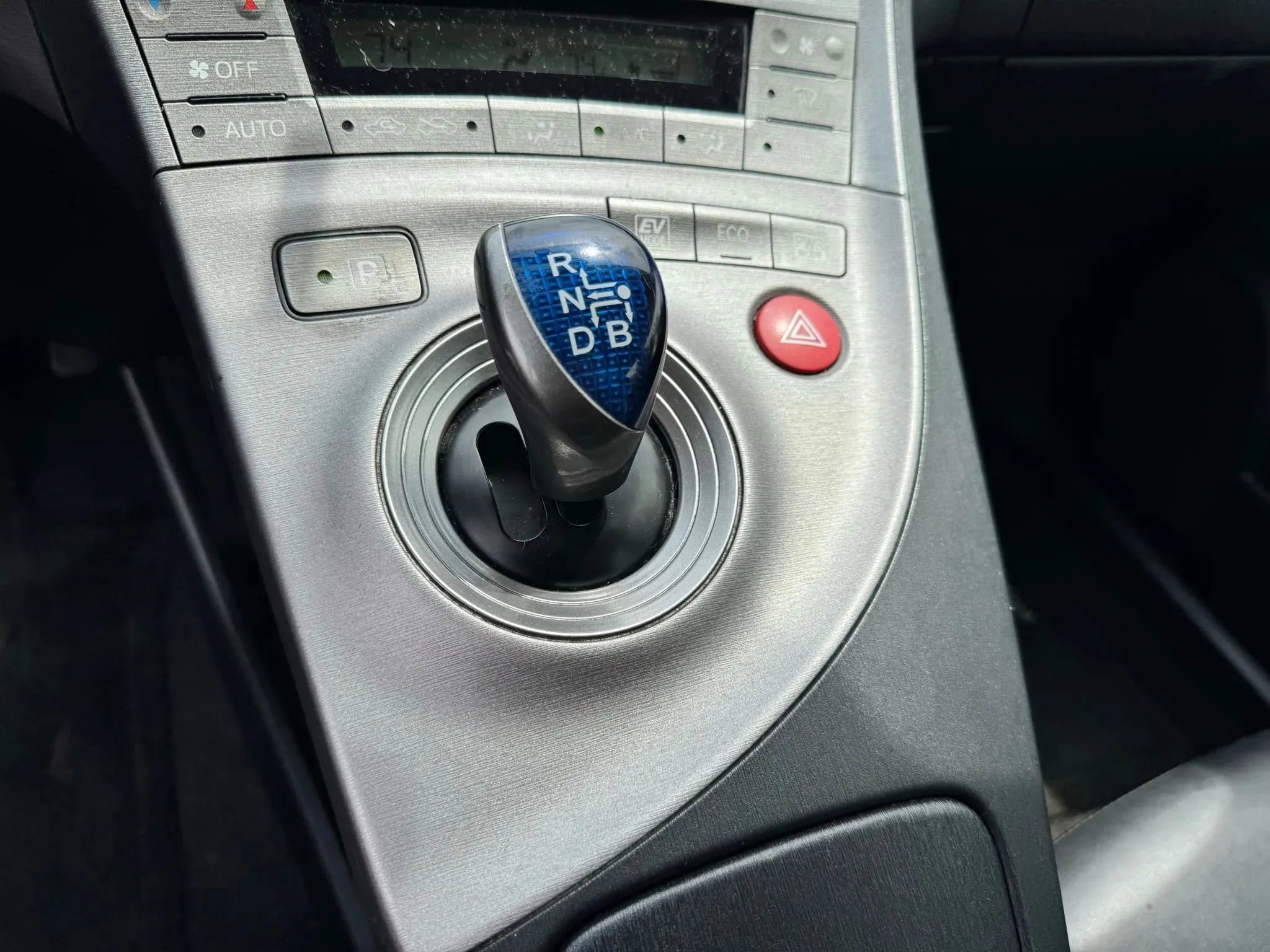 Used 2015 Toyota Prius Five image 16