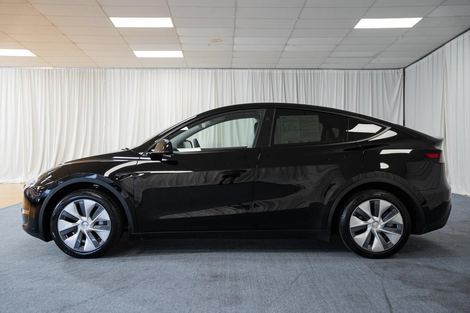 Used 2024 Tesla Model Y Long Range AWD/4WD image 4