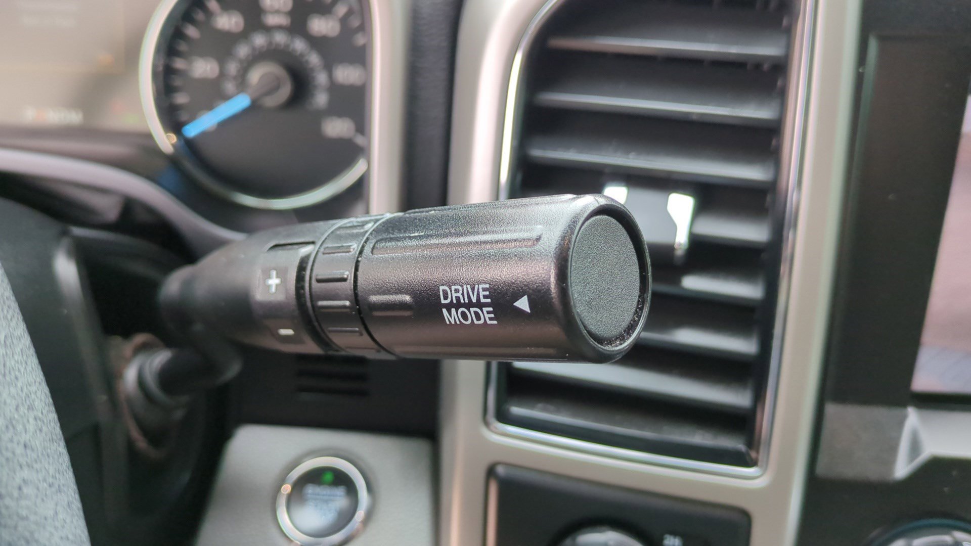 Used 2019 Ford F150 Lariat w/ Max Trailer Tow Package image 27