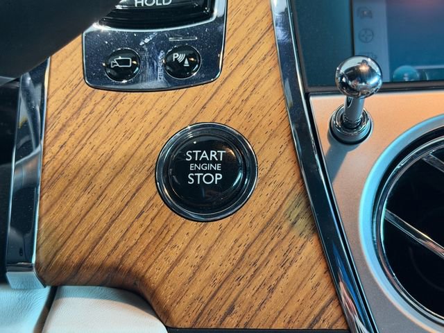 Used 2017 Rolls-Royce Dawn RWD image 24
