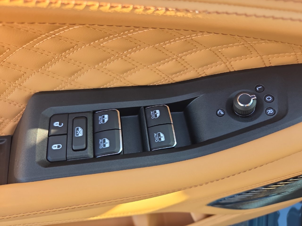 New 2027 Jeep Grand Cherokee Summit AWD/4WD image 4
