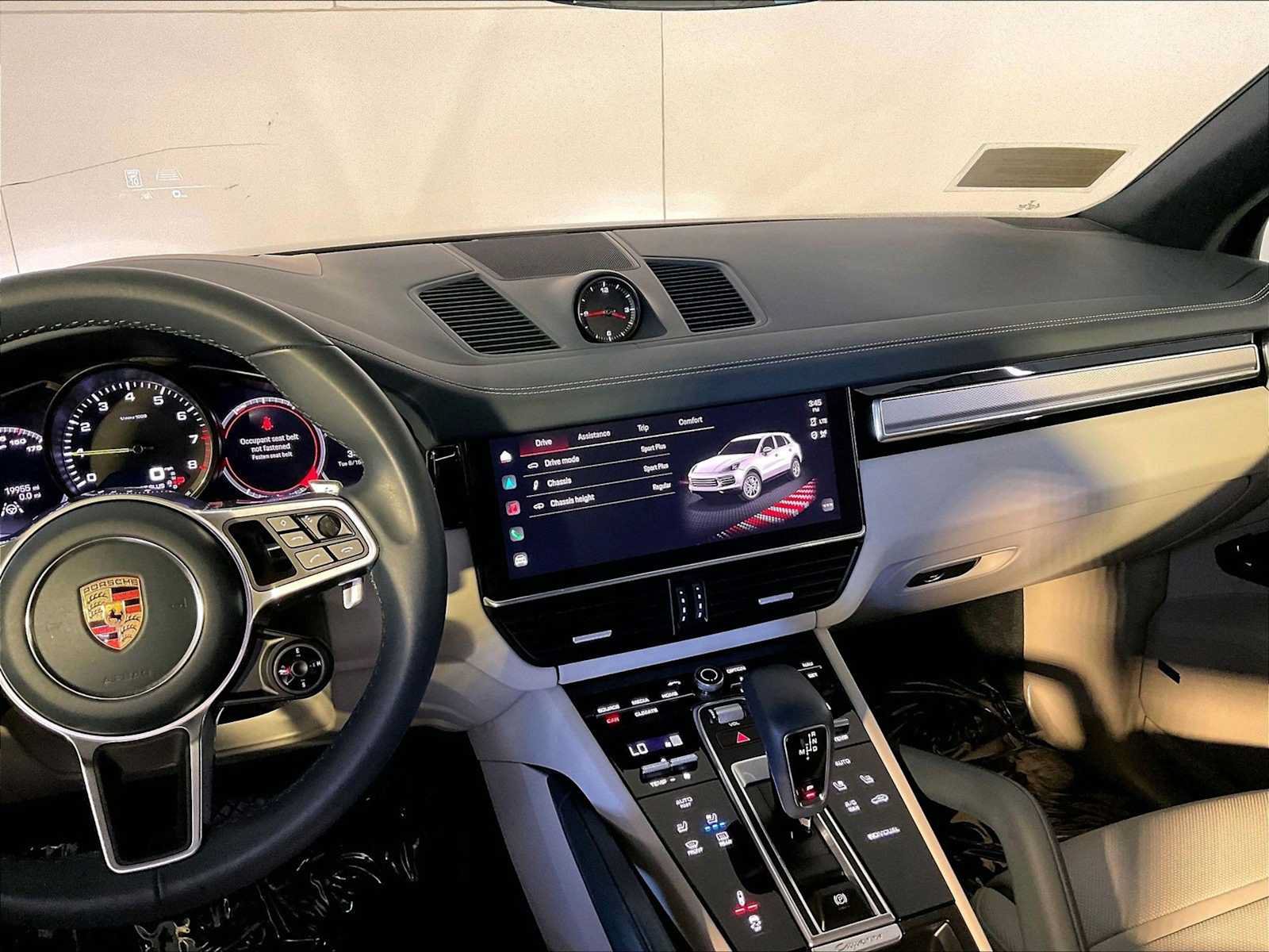 Certified 2023 Porsche Cayenne AWD/4WD image 16