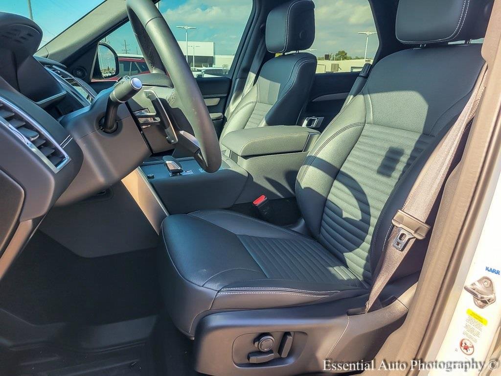Used 2024 Land Rover Discovery Dynamic SE image 9
