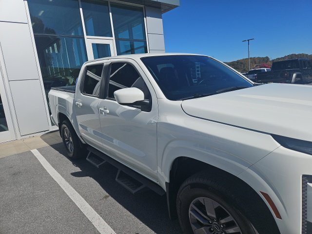 Used 2025 Nissan Frontier SV w/ SV Convenience Package AWD/4WD image 2