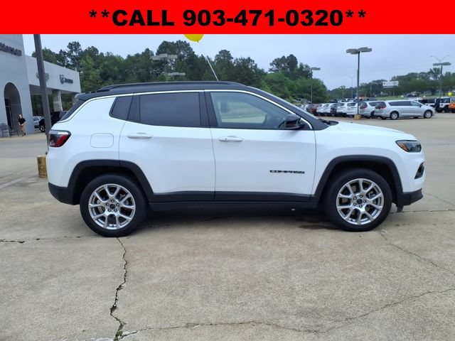 Used 2025 Jeep Compass Limited AWD/4WD image 2