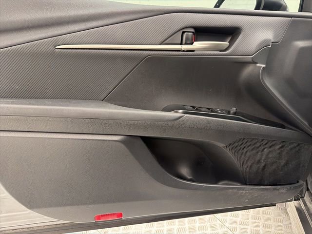 Used 2025 Toyota Camry SE w/ Convenience Package FWD image 9