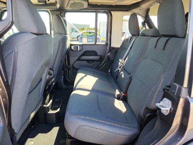 Used 2025 Jeep Wrangler Unlimited Sahara AWD/4WD image 27