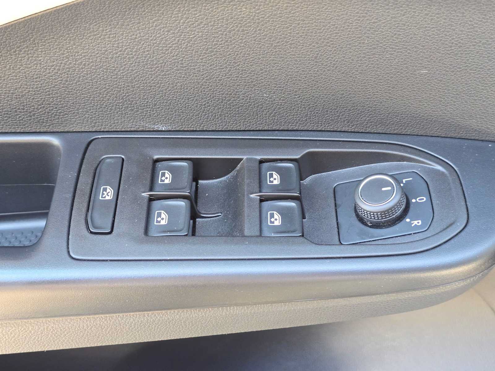 Used 2025 Volkswagen Taos S FWD image 23